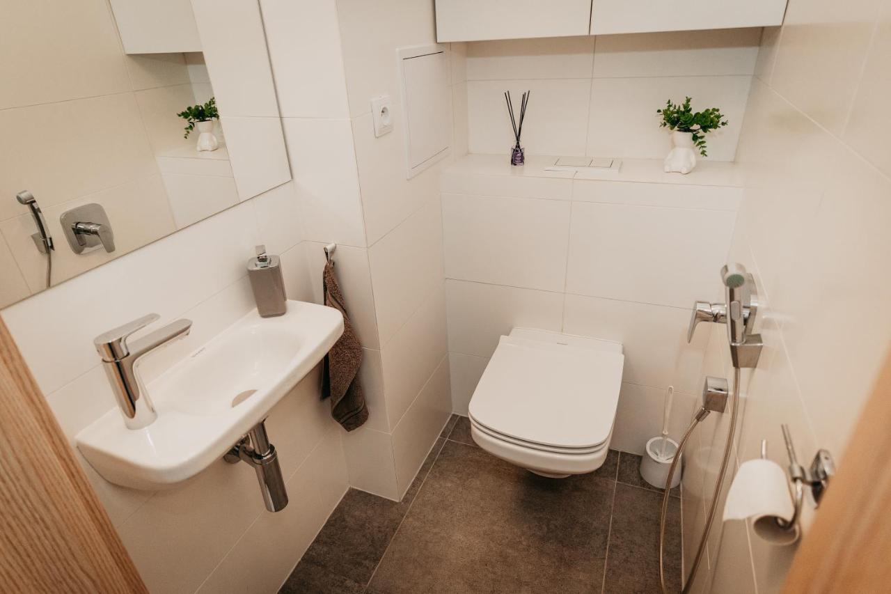 Old Town City Center Apartment 2 - Private Parking Included Kosice Ngoại thất bức ảnh