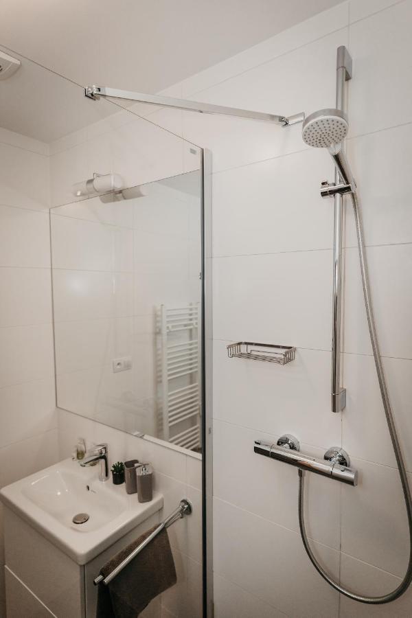 Old Town City Center Apartment 2 - Private Parking Included Kosice Ngoại thất bức ảnh