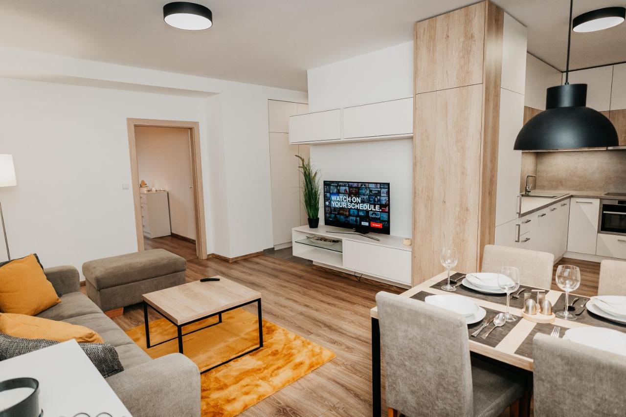 Old Town City Center Apartment 2 - Private Parking Included Kosice Ngoại thất bức ảnh