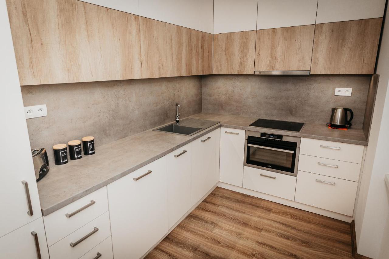 Old Town City Center Apartment 2 - Private Parking Included Kosice Ngoại thất bức ảnh