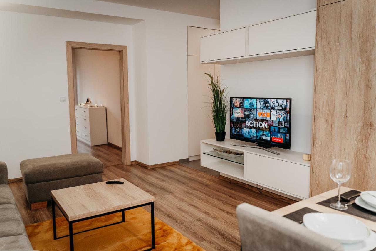 Old Town City Center Apartment 2 - Private Parking Included Kosice Ngoại thất bức ảnh