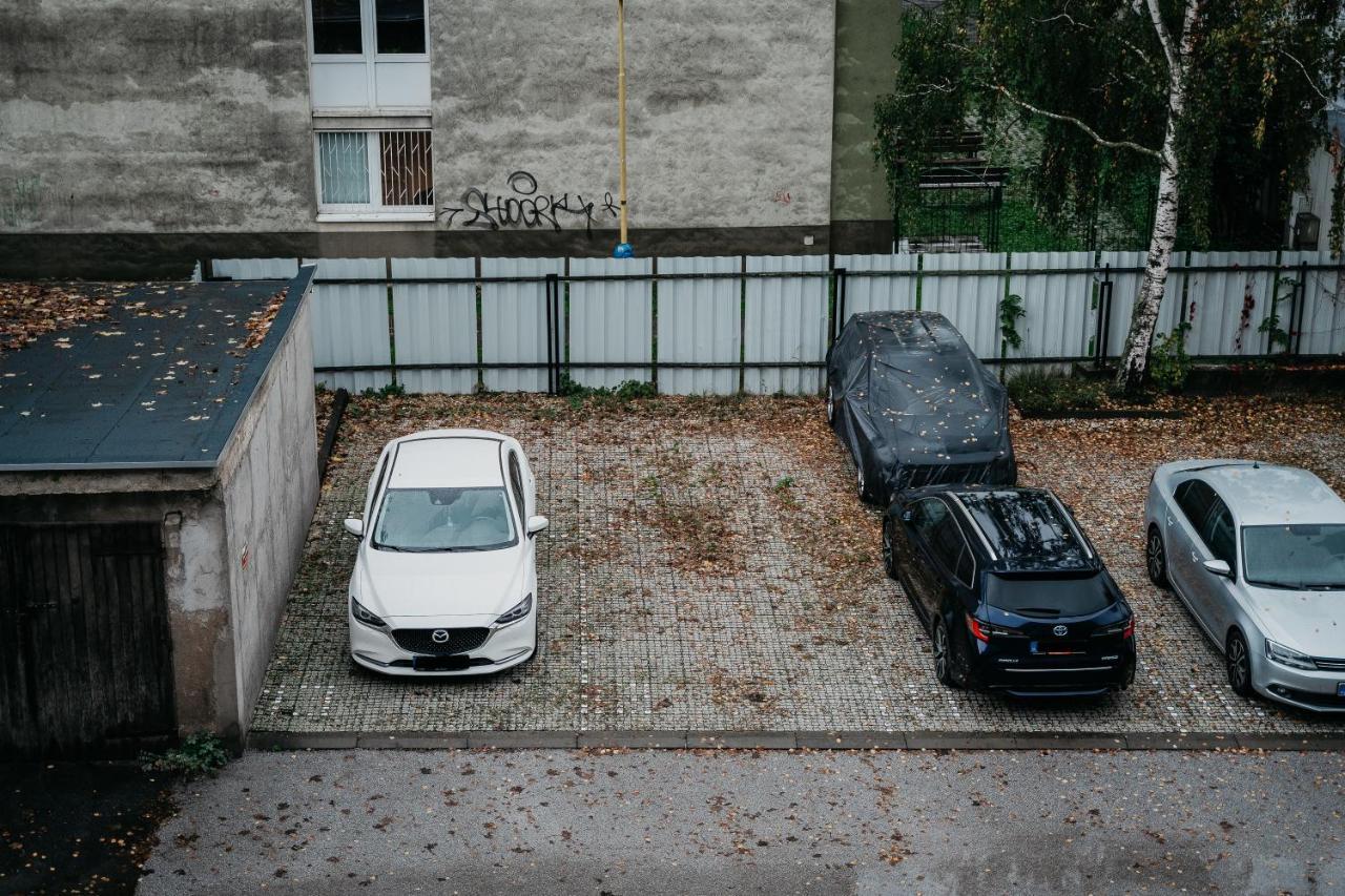 Old Town City Center Apartment 2 - Private Parking Included Kosice Ngoại thất bức ảnh