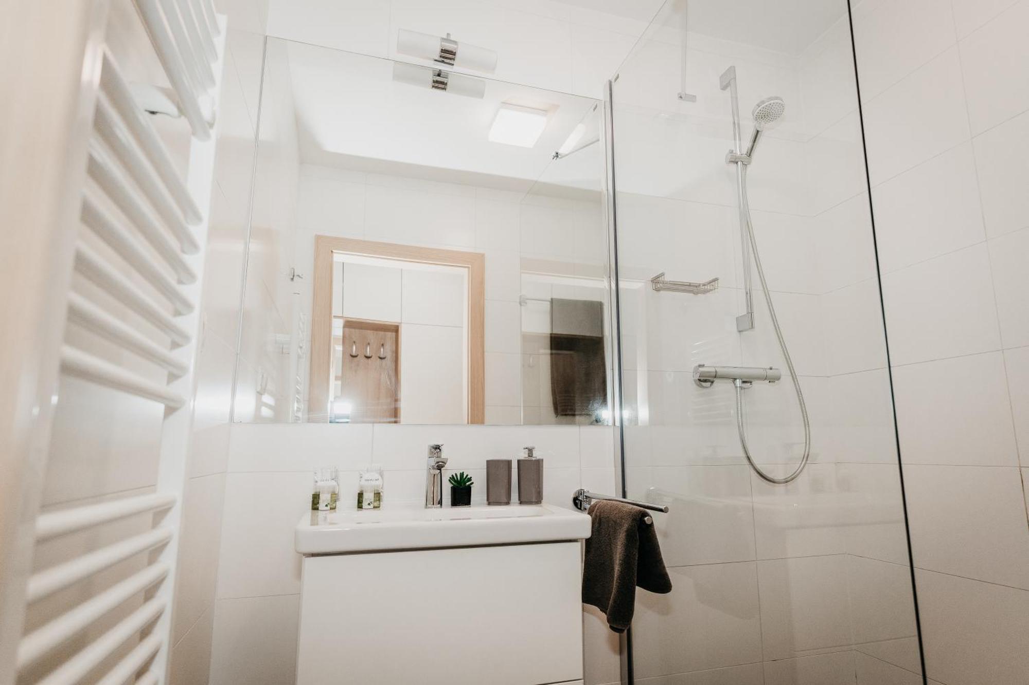 Old Town City Center Apartment 2 - Private Parking Included Kosice Ngoại thất bức ảnh